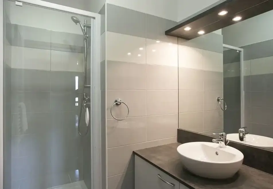 Etoile des Cimes, Sainte Foy (self catered apartments) (©ManuReyboz) - Shower room