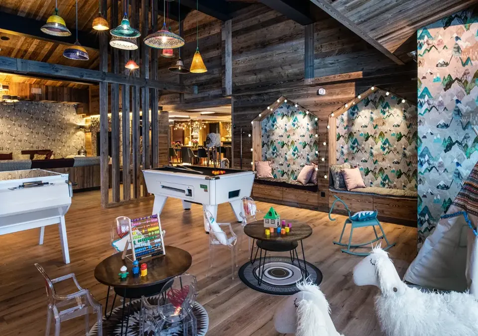 Izia-Val d'Isere-Residence lounge reception (1) (1).webp