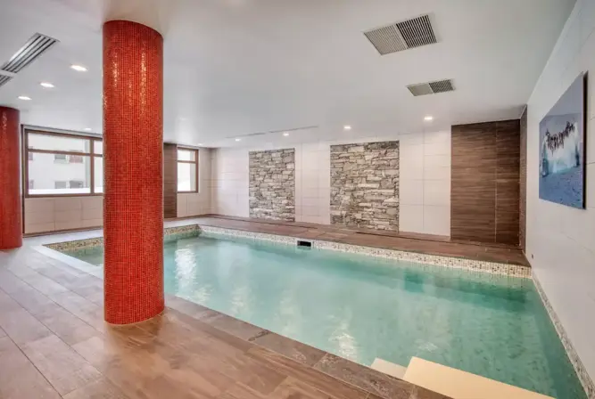 Cap Neige-Tignes le Lac-Indoor pool.webp