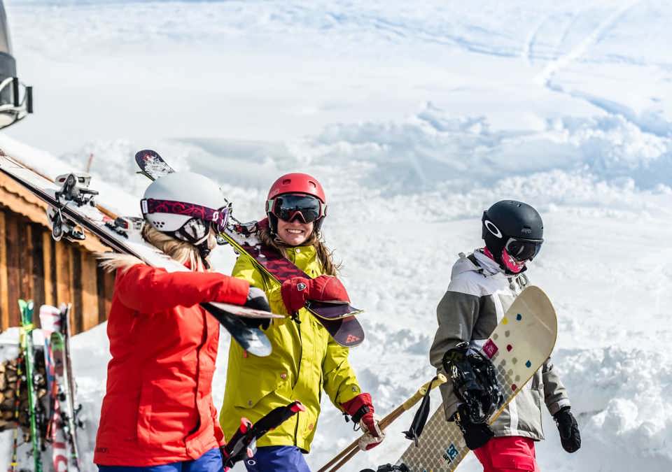 HEADER-La Rosiere skiers-2000px.jpg