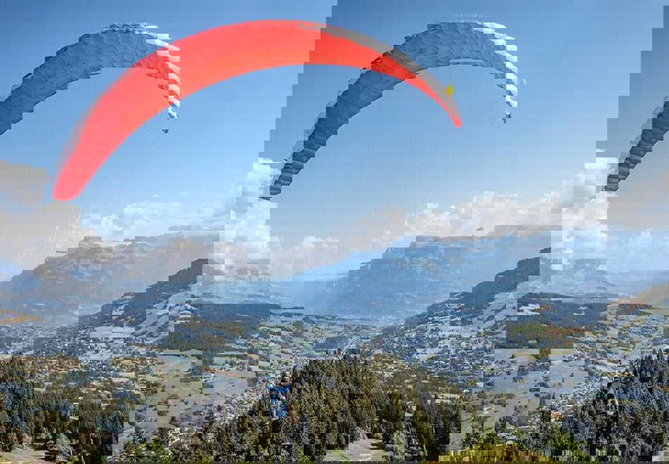 Paragliding in Megeve