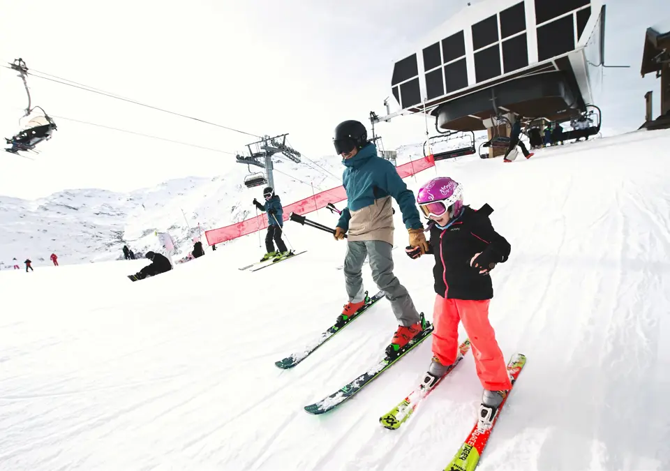 Les Menuires ski resort family skiing by lift David_ANDRE