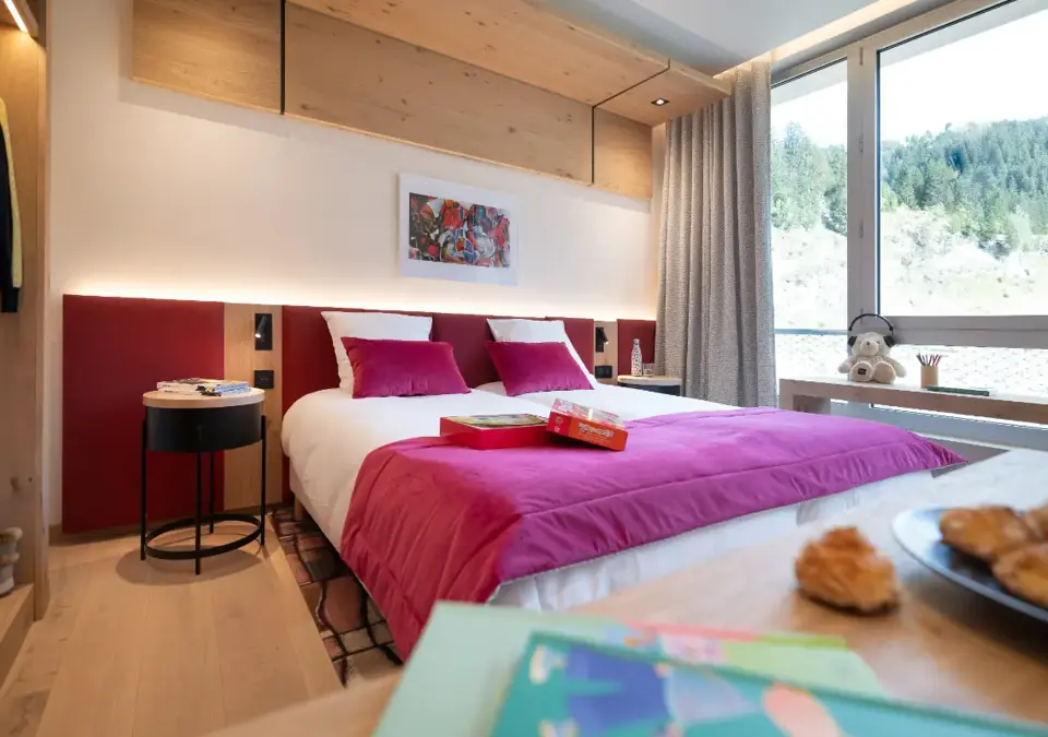 Alhena-Flaine-Typical hotel room (1).webp