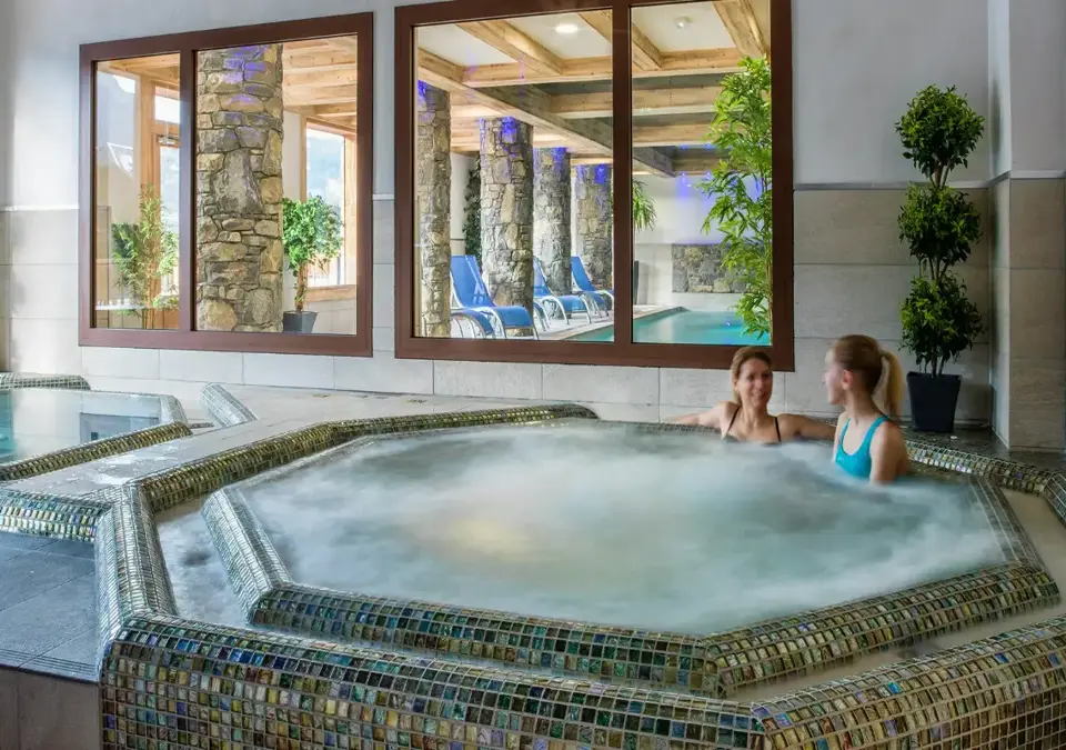 Les Chalets de Layssia-Samoens-Hot tub.webp