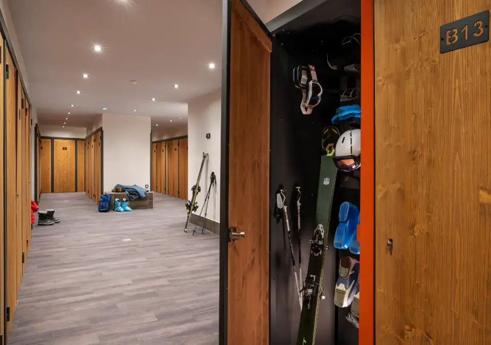 Hameau de l'Ours-Manigod-Ski lockers.webp