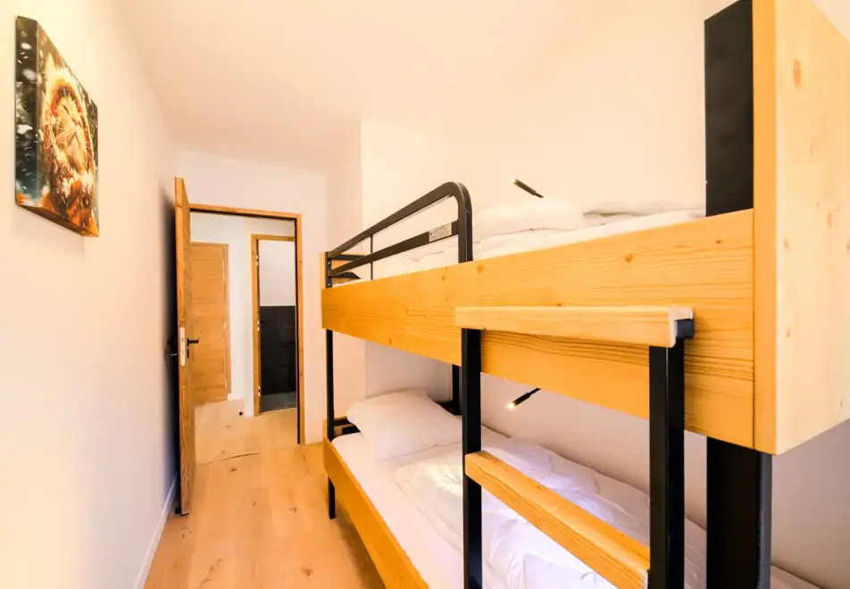 Source de Canopee, Saint Gervais les Bains - Typical 2 bed alc 6 (©AndrewClifforth)