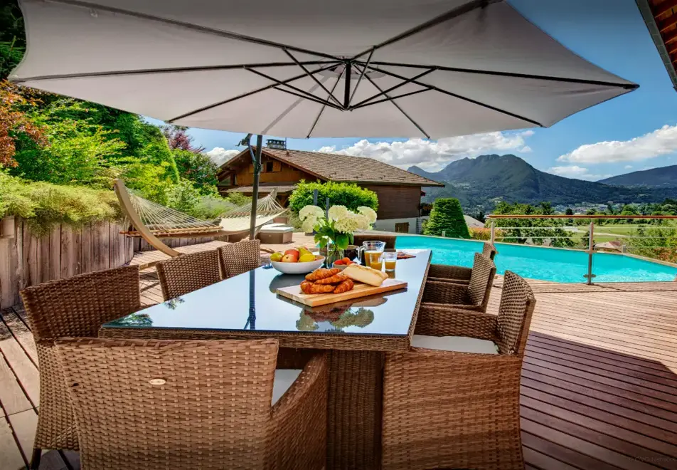 Villa Flying Dragon, Lake Annecy (self catered chalet) - Outdoor pool and terrace