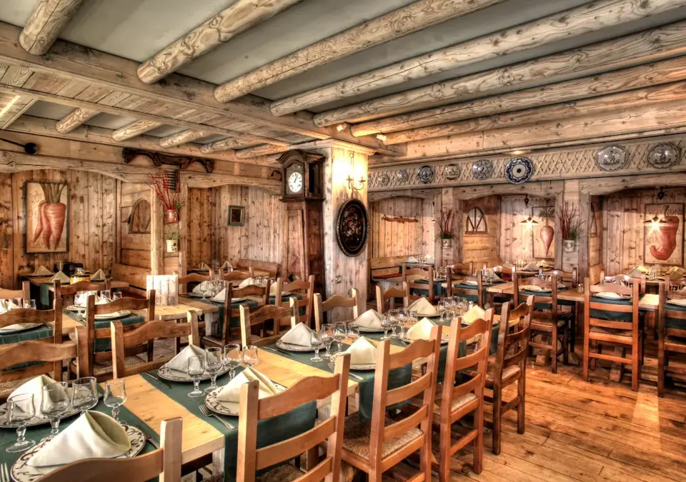 Hôtel Village Montana - Restaurant La Chaumière 01-X4.webp