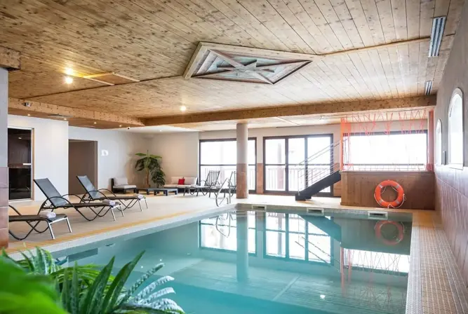 Hermine-Val Thorens-Indoor pool (M_Reyboz) (1).webp