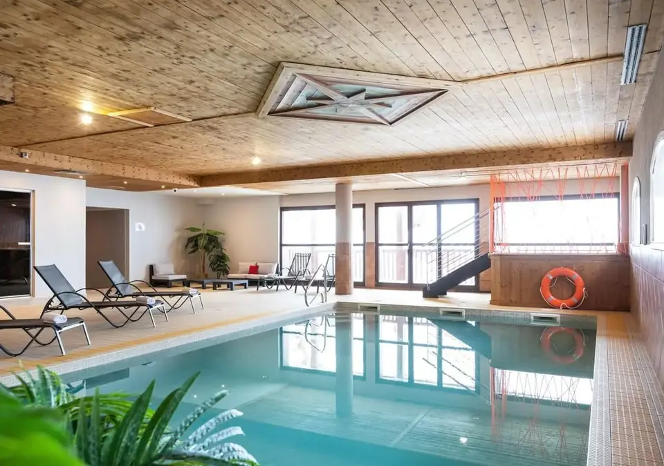 Hermine-Val Thorens-Indoor pool (M_Reyboz) (1).webp