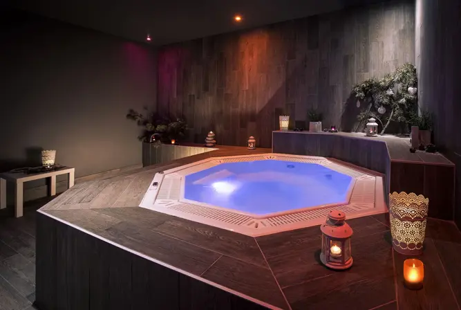 Hotel Pic Blanc, Alpe d'Huez-Hot tub.webp