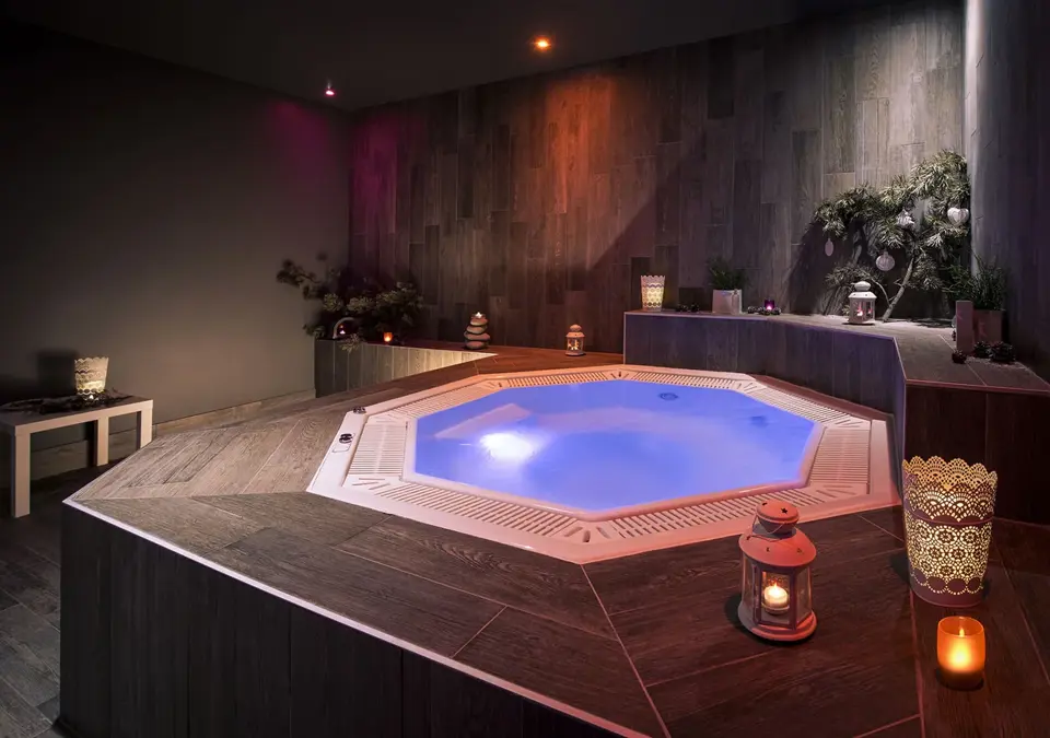 Hotel Pic Blanc, Alpe d'Huez-Hot tub.webp