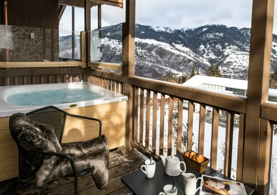 Chalet 1-Yellowstone Lodge-La Tania-Hot tub (2).webp