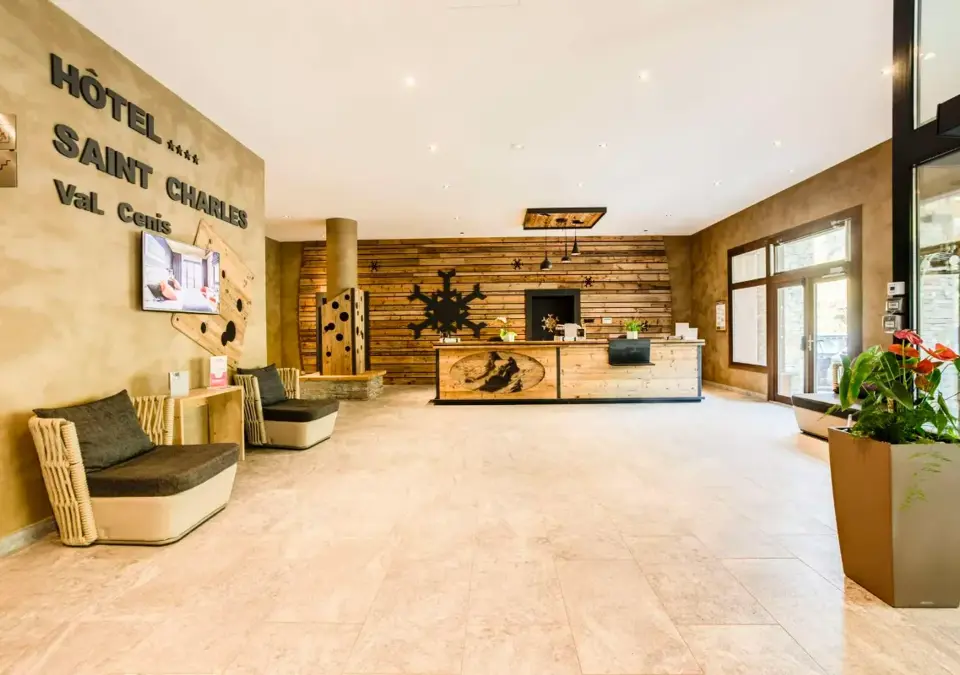 Hotel St Charles-Val Cenis-Reception lounge (5).webp