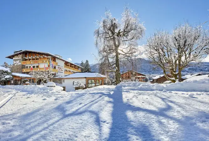 Neige et Roc-Samoens-Exterior (2).webp