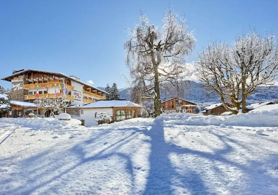 Neige et Roc-Samoens-Exterior (2).webp