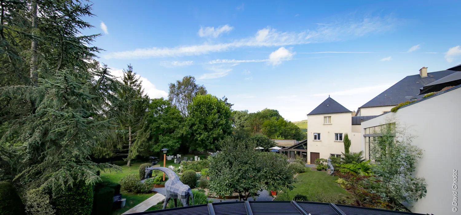 Le Richebourg exterior.webp