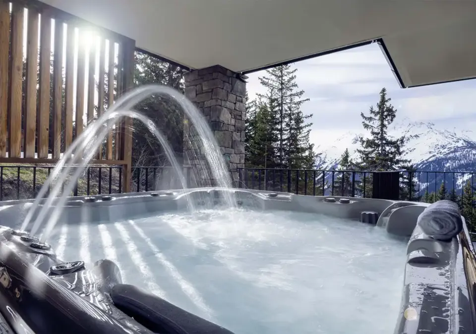 l'Oree du Bois-La Rosiere-Apartment 4 (©Richard-Roberts)-Hot tub.webp