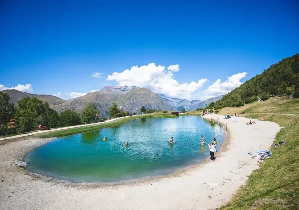 Les Deux Alpes Lake Buissonnière swimming lake.webp