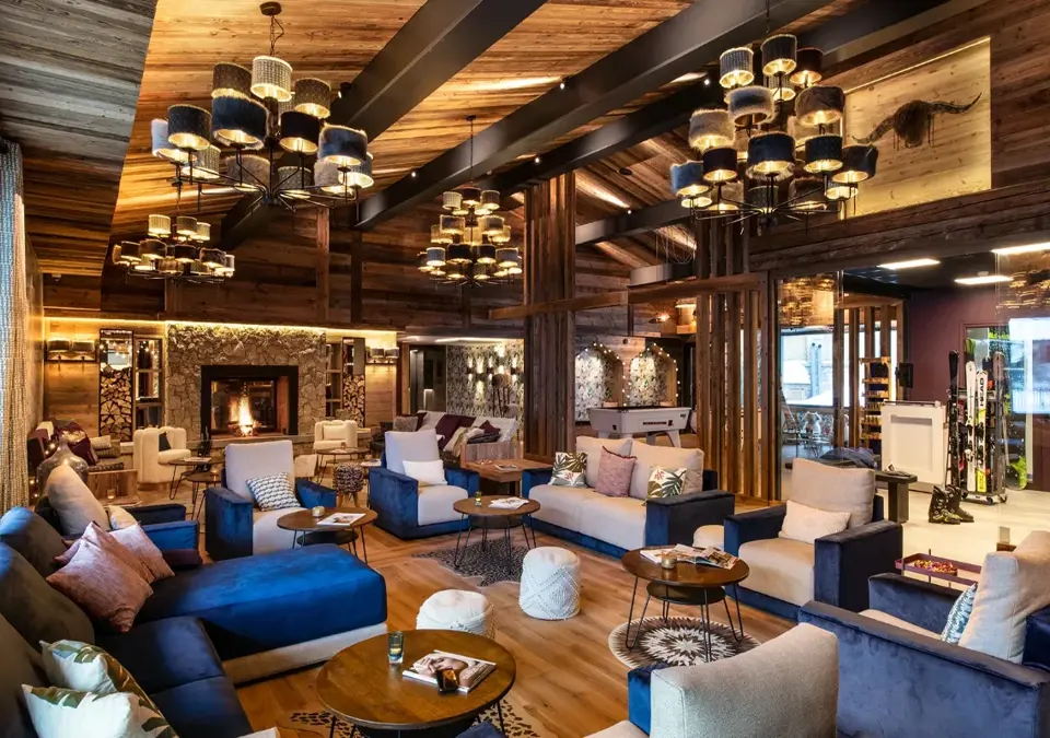 Izia-Val d'Isere-Residence lounge reception (3) (1).webp
