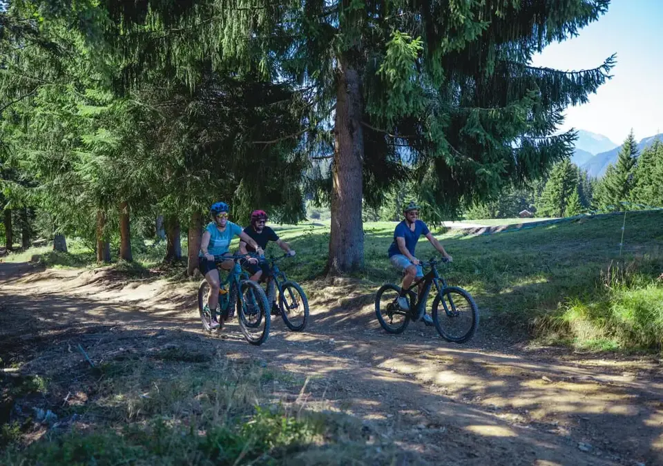 Les Gets electric mountain biking (©Mel_Carle).webp