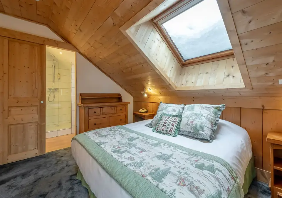 eterlou-meribel-chambre_famille_5pers (3).webp