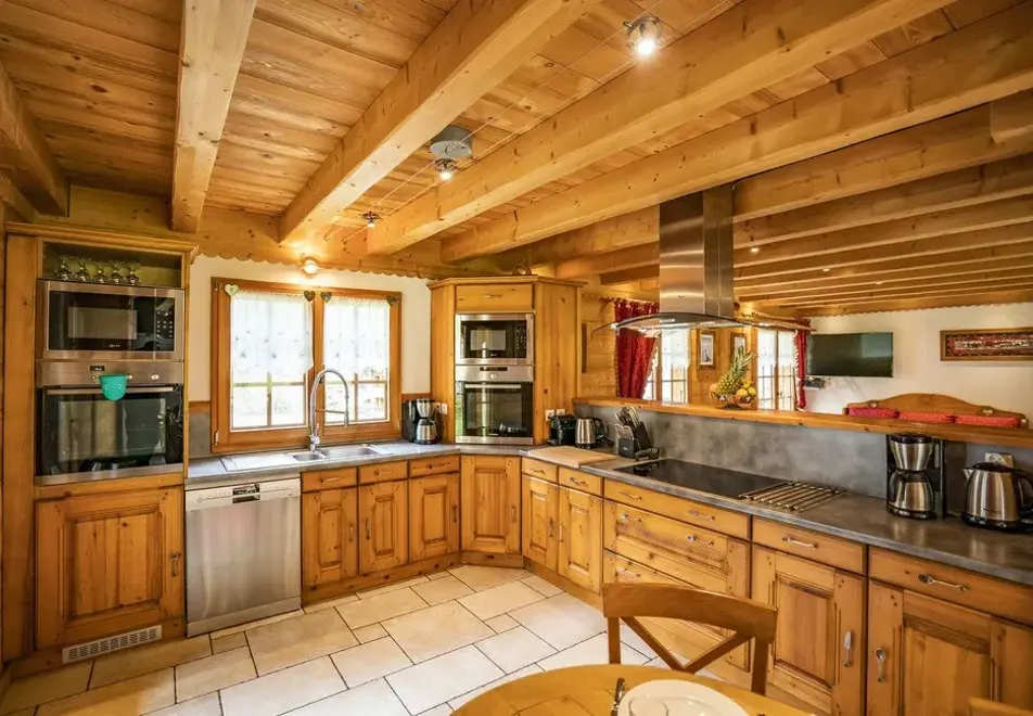 Chalet Le Refuge, Chatel (self catered chalet) - Kitchen/diner
