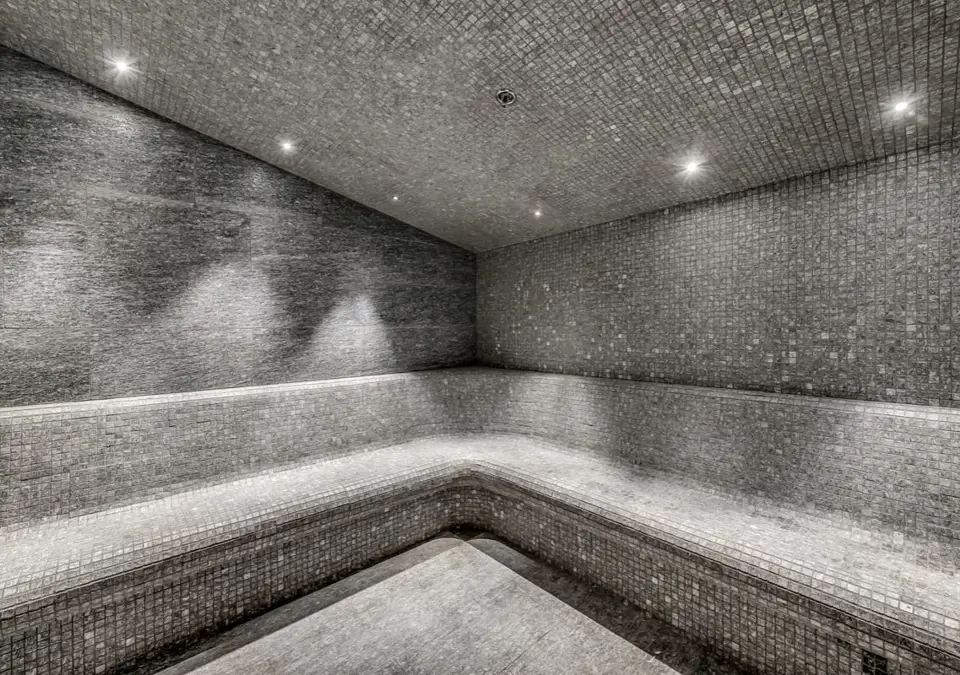 Hotel Le Val d'Isere-Val d'Isere (andyparant)-Steam room.webp