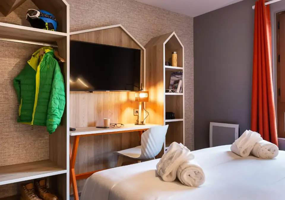 Basecamp Lodge-Bourg St Maurice-Typical Cordee room (ManuReyboz) (2).webp