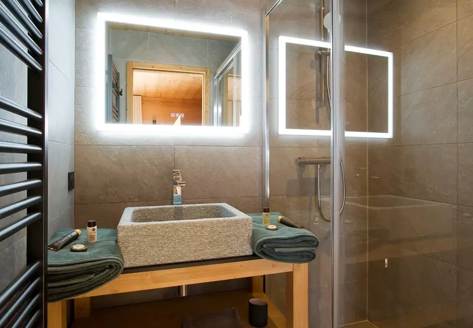 Le Lynx, Les Deux Alpes (self catered chalet) - Shower room