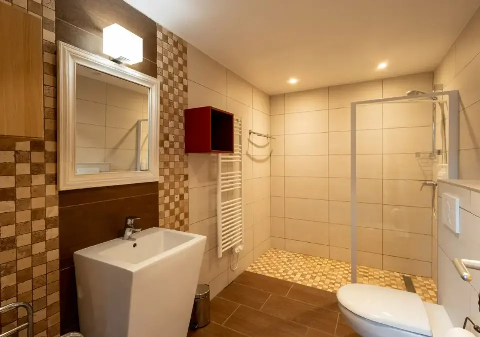Adrien-Valloire-Apt 9 (5).webp