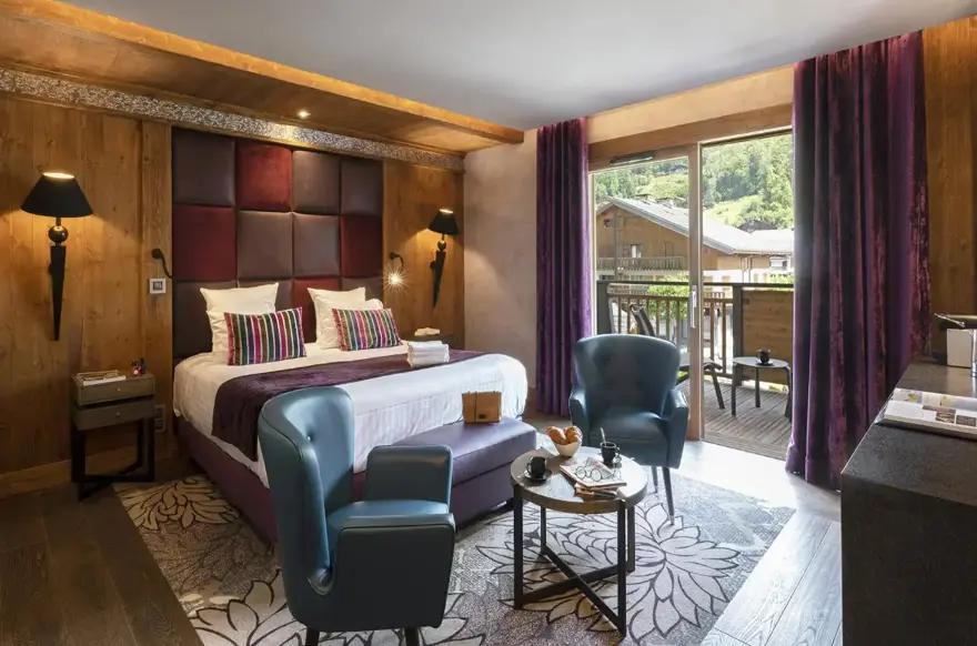 Alexane-Valmorel-Typical deluxe room.webp