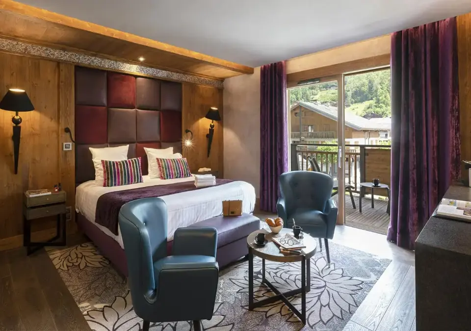 Alexane-Valmorel-Typical deluxe room.webp