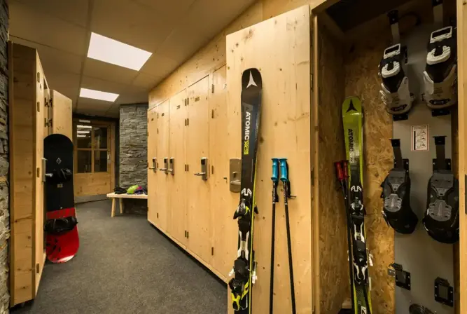 Chalet Altitude-Val Thorens-Ski lockers.webp