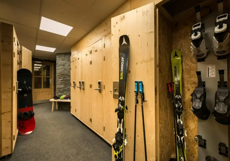 Chalet Altitude-Val Thorens-Ski lockers.webp