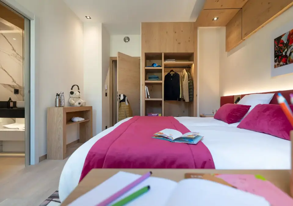 Alhena-Flaine-Typical hotel room (5).webp