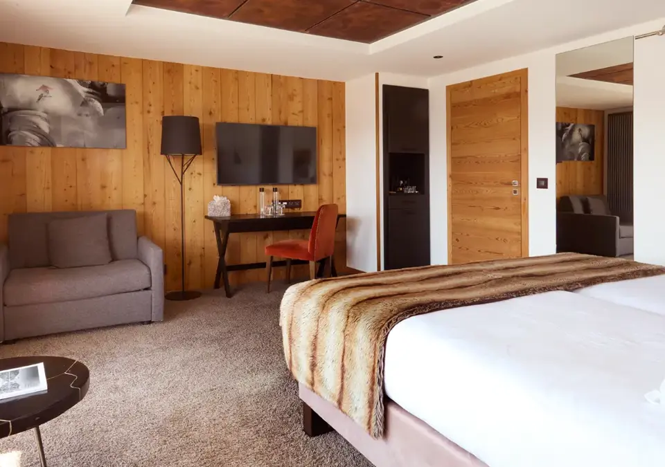 Daria-I Nor-Alpe d'Huez-Typical room styles (©Matthieu Cellard).webp