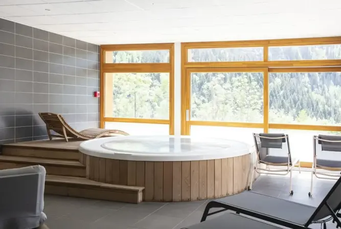 Edelweiss-Vaujany-Hot tub.webp