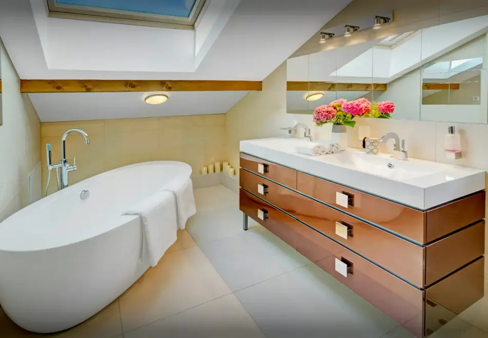 Villa Flying Dragon, Lake Annecy (self catered chalet) - Bathroom
