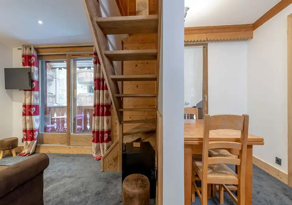 eterlou-meribel-chambre_apt_6pers (6).webp