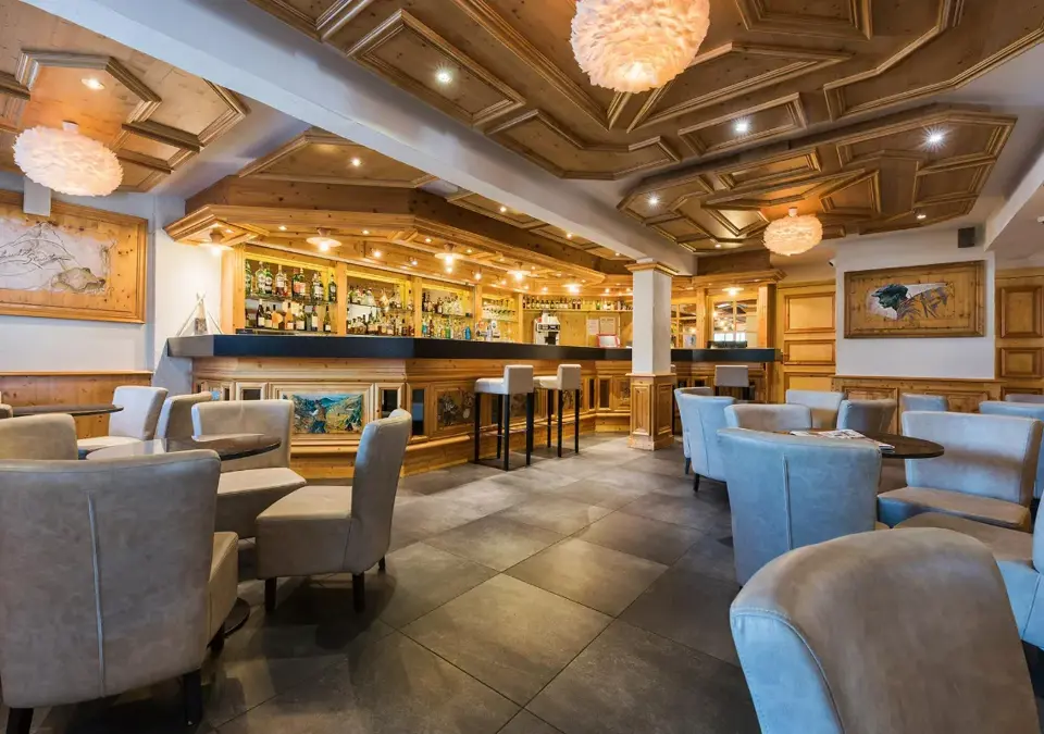 Hotel Le Petit Dru-Morzine-Bar restaurant (4).webp