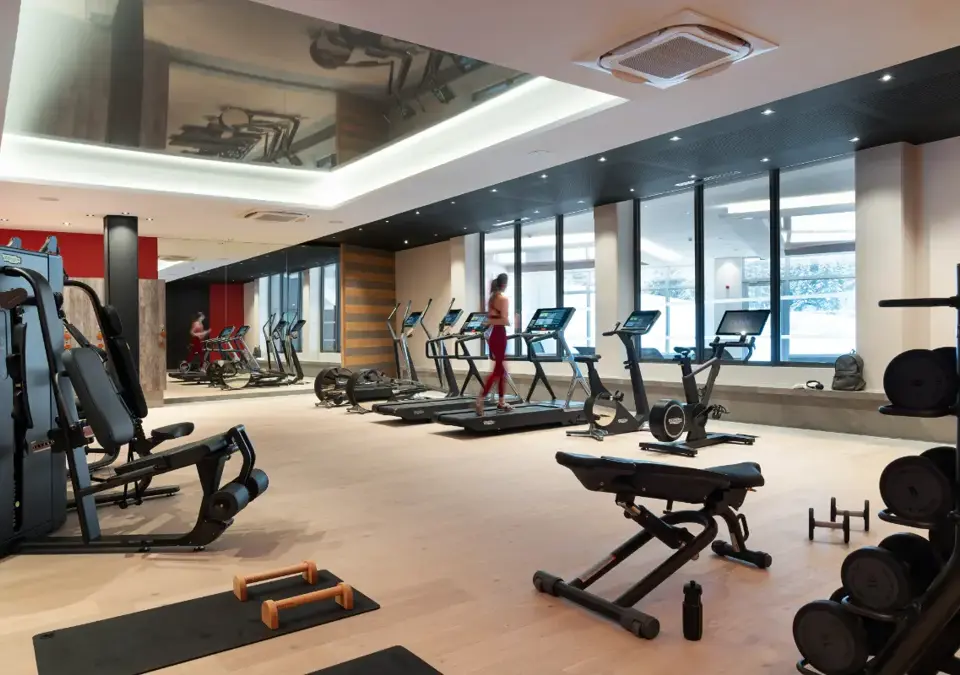 Alhena-Flaine-Fitness room (©Studio-Bergoend).webp