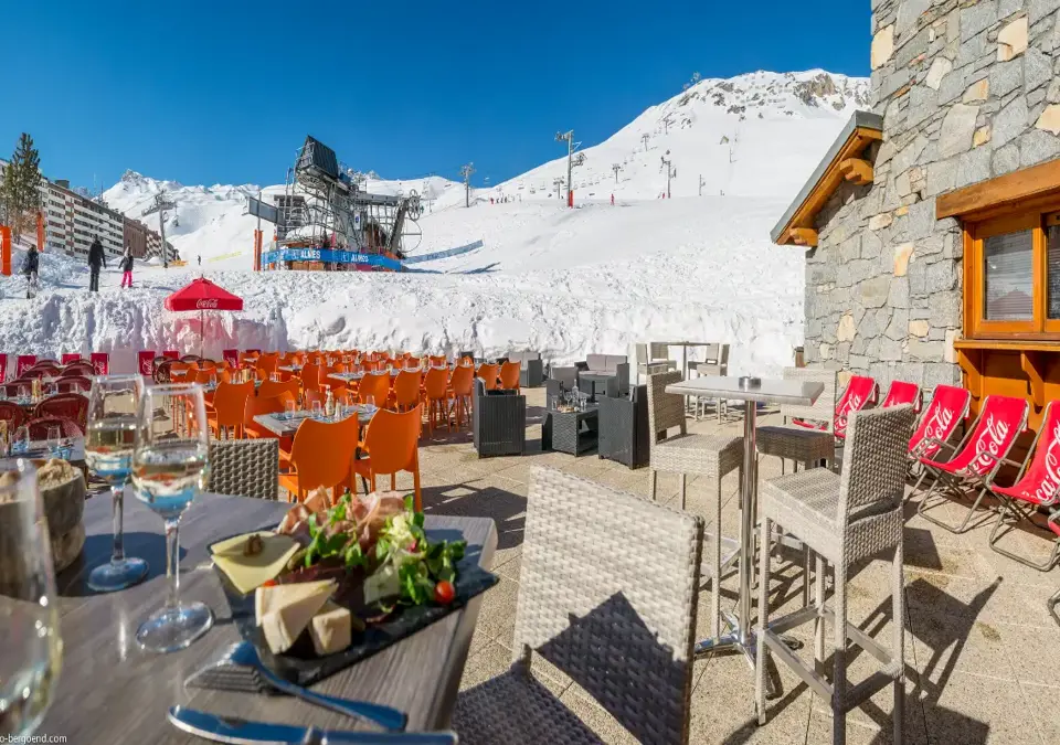 Hôtel Village Montana - Restaurant La Place 04-X5.webp