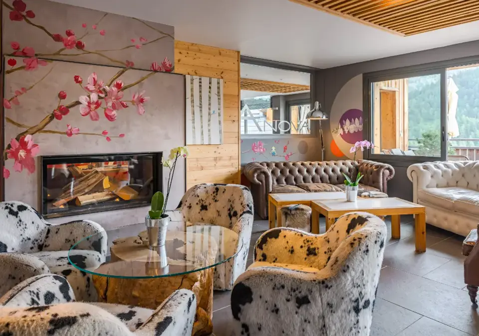 Anova Hotel-Montgenevre-Bar (2).webp