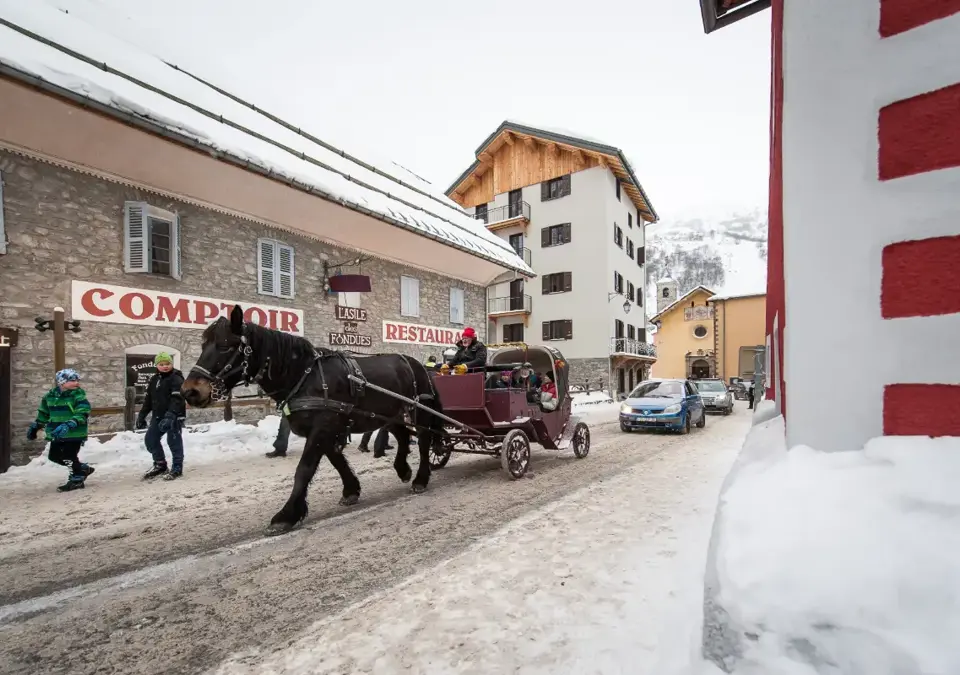 Valloire village (APernet).webp