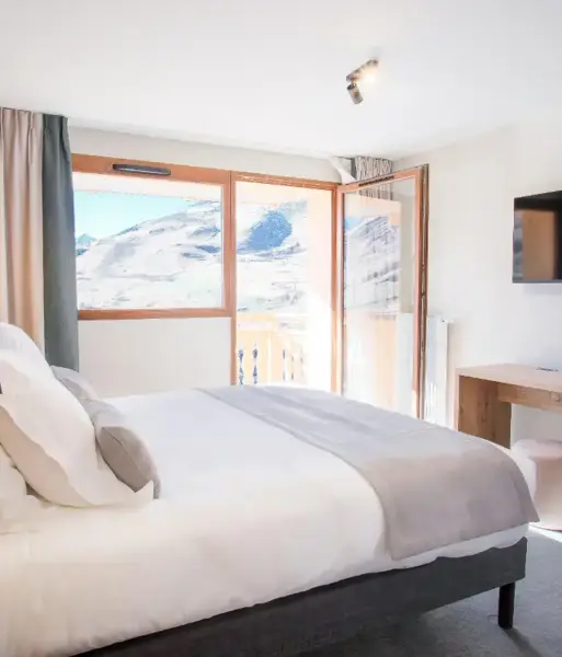 Les Crêtes, Les Deux Alpes (hotel) - Typical room