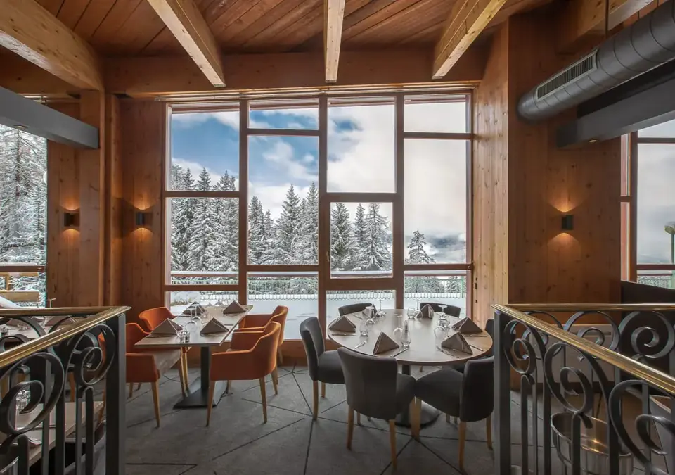 Altezza Hotel-Arc 1800-Bar-restaurant (3).webp