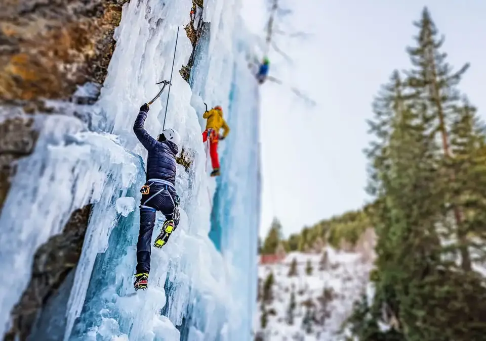 cascade-glace-alpinisme-megeve_01.webp