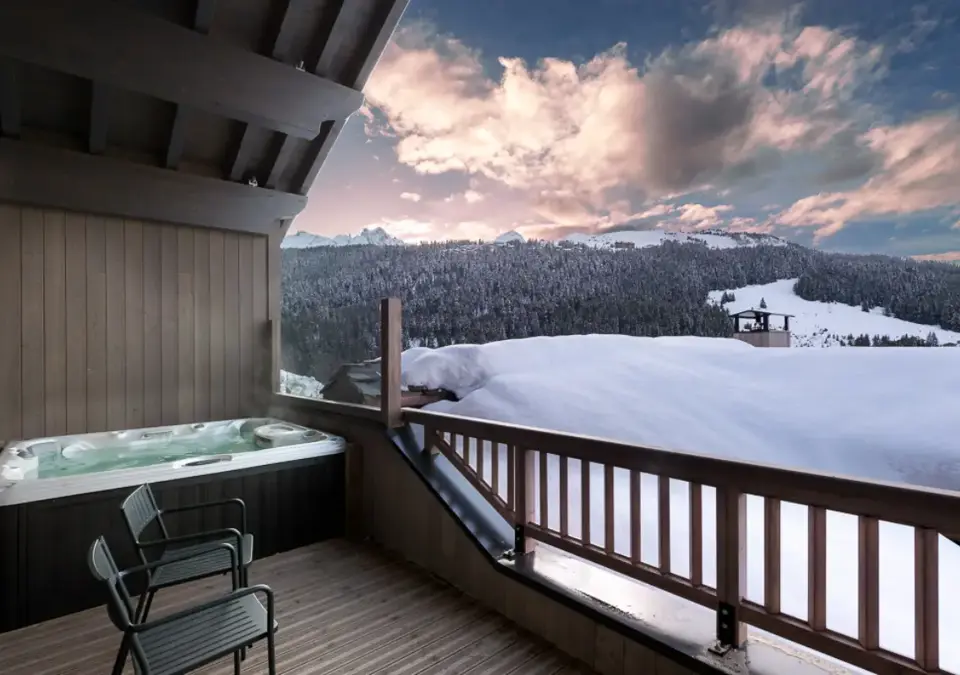 D15-Mammoth Lodge-Courchevel-Hot tub (2).webp