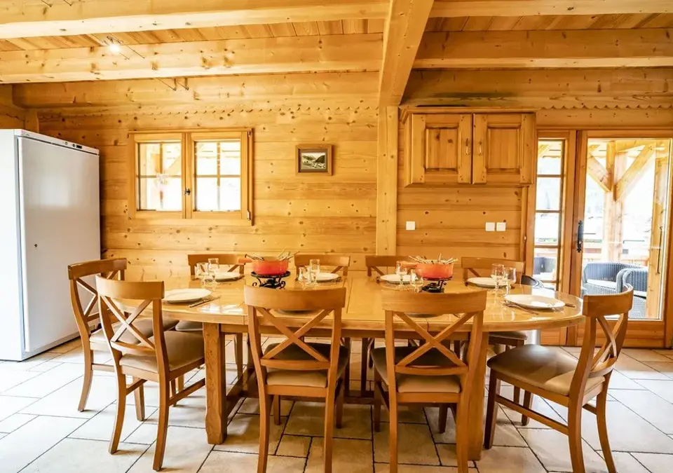 Chalet Le Refuge-Chatel-Dining (1).webp